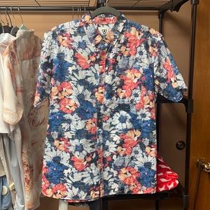 Vissla Short Sleeve Button Down. Men’s L